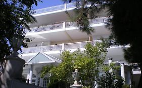 Luca Apartments